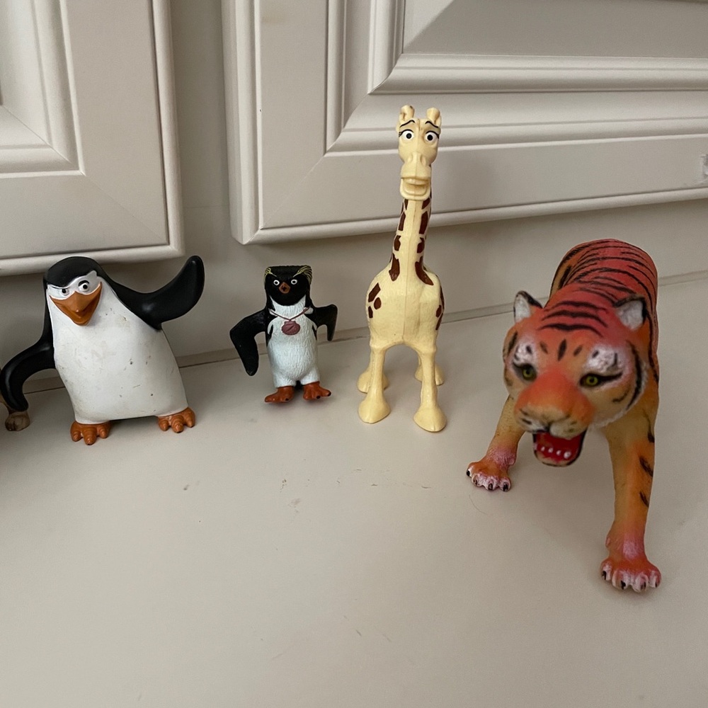 Assorted Animal Toy Set - Yellow Giraffe, Orange Tiger, Black & White Penguins